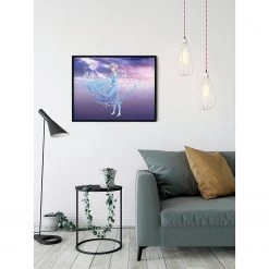 Komar Tableau déco Frozen Elsa The North Calls - Bleu / Violet - Papier - 70 x 50 cm -Décorations murales enfant Soldes 1000326049 220125 1504390021 MOOD DETAILS P000000001000326049 mood